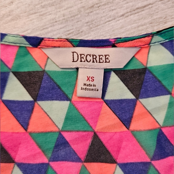 Decree Triangle Geometric Multicolor Sheer Wrap Blouse Bright Size Extra Small - Picture 5 of 8